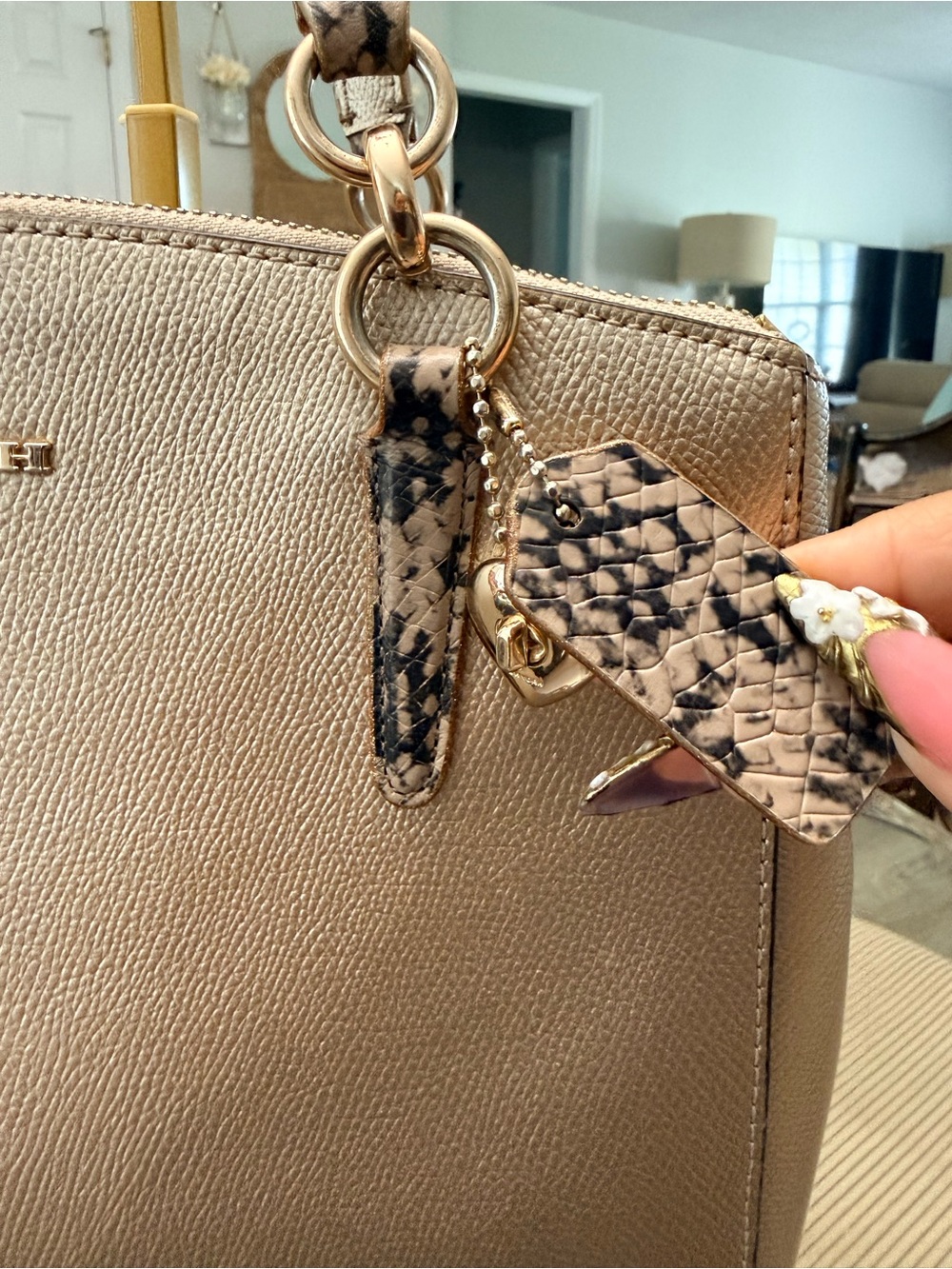 COACH Metallic champagne Gold Satchel with Snake-Print missing one zipper pull - Picture 5 of 12